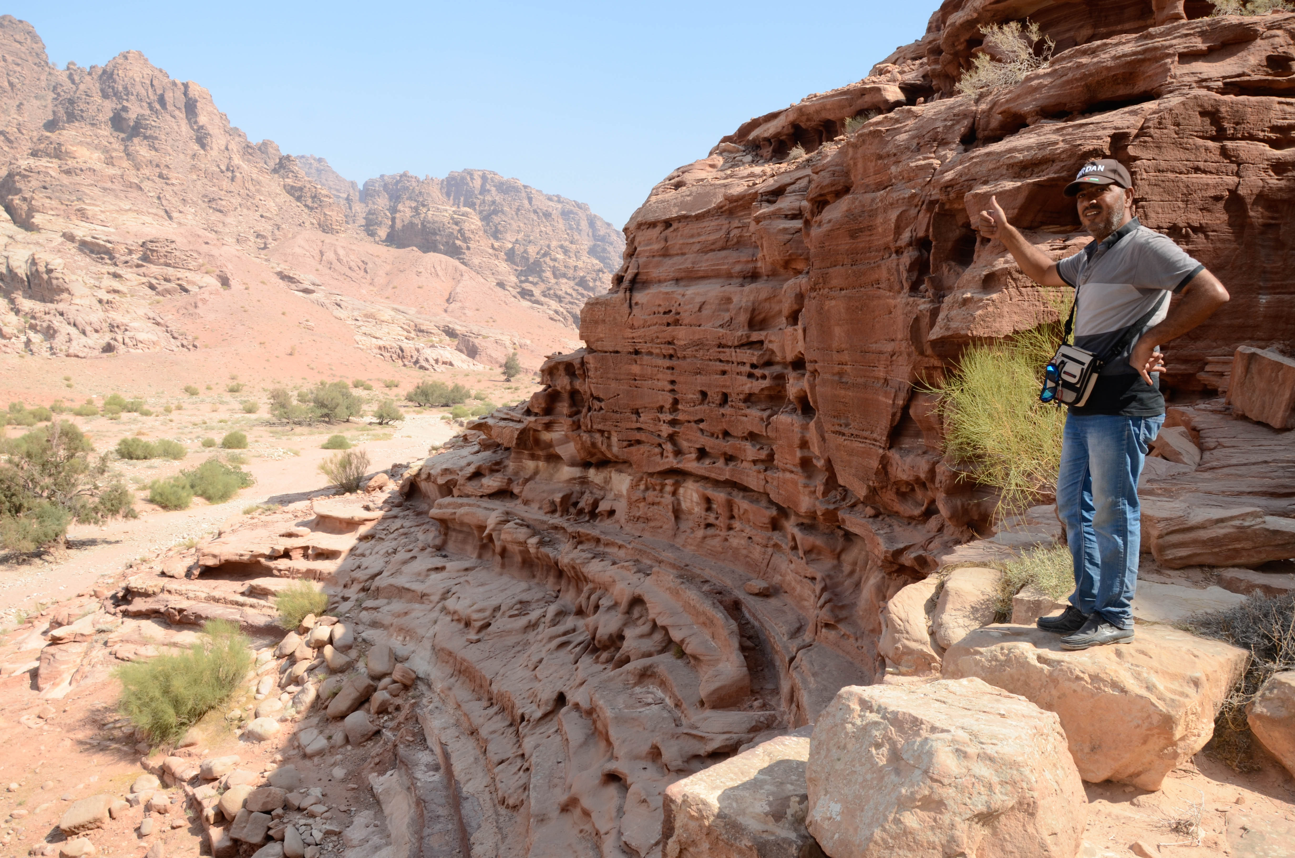 Mon guide Samer au théâtre nabatéen de Sabra