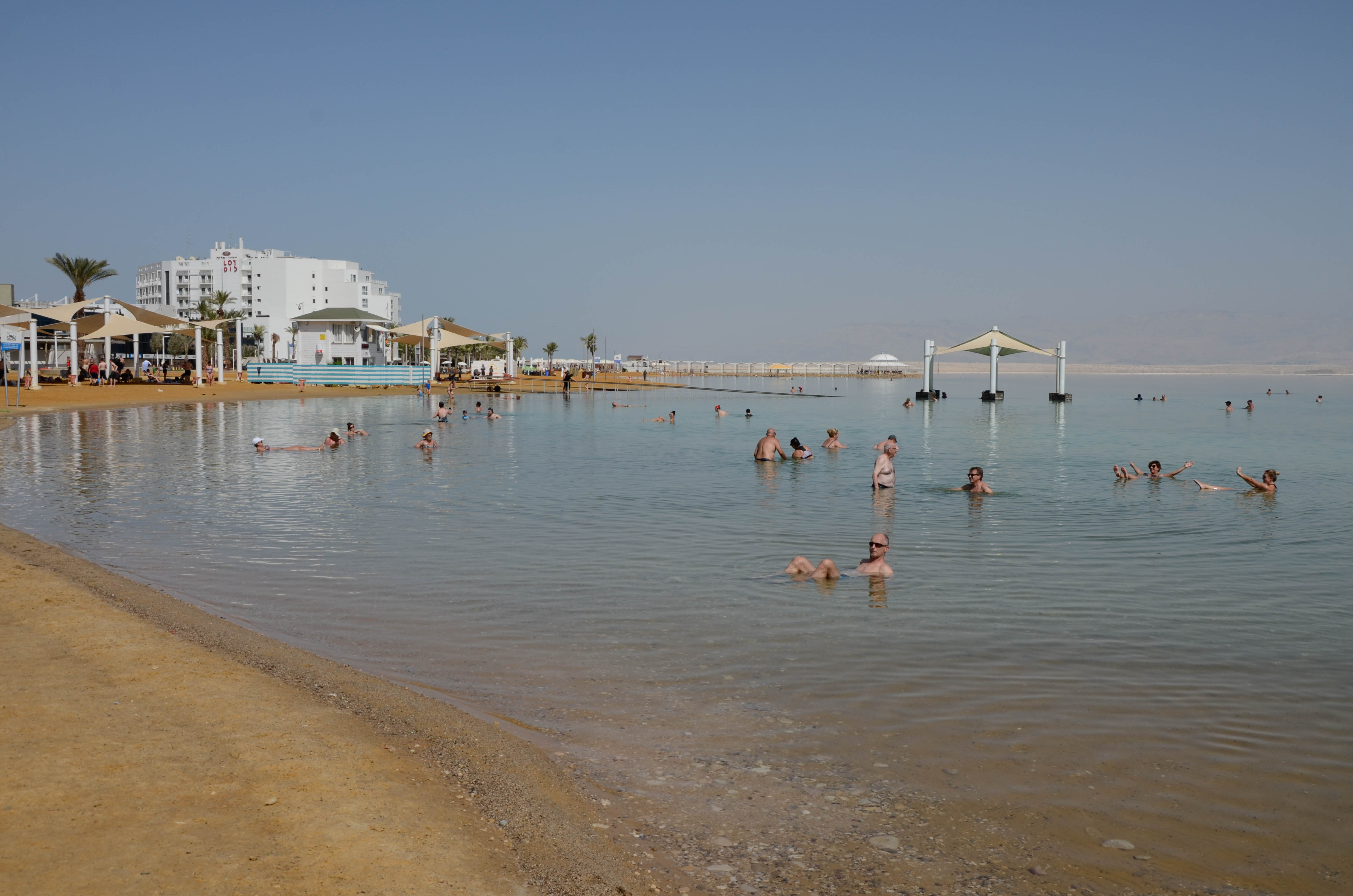 Baignade dans la mer Morte