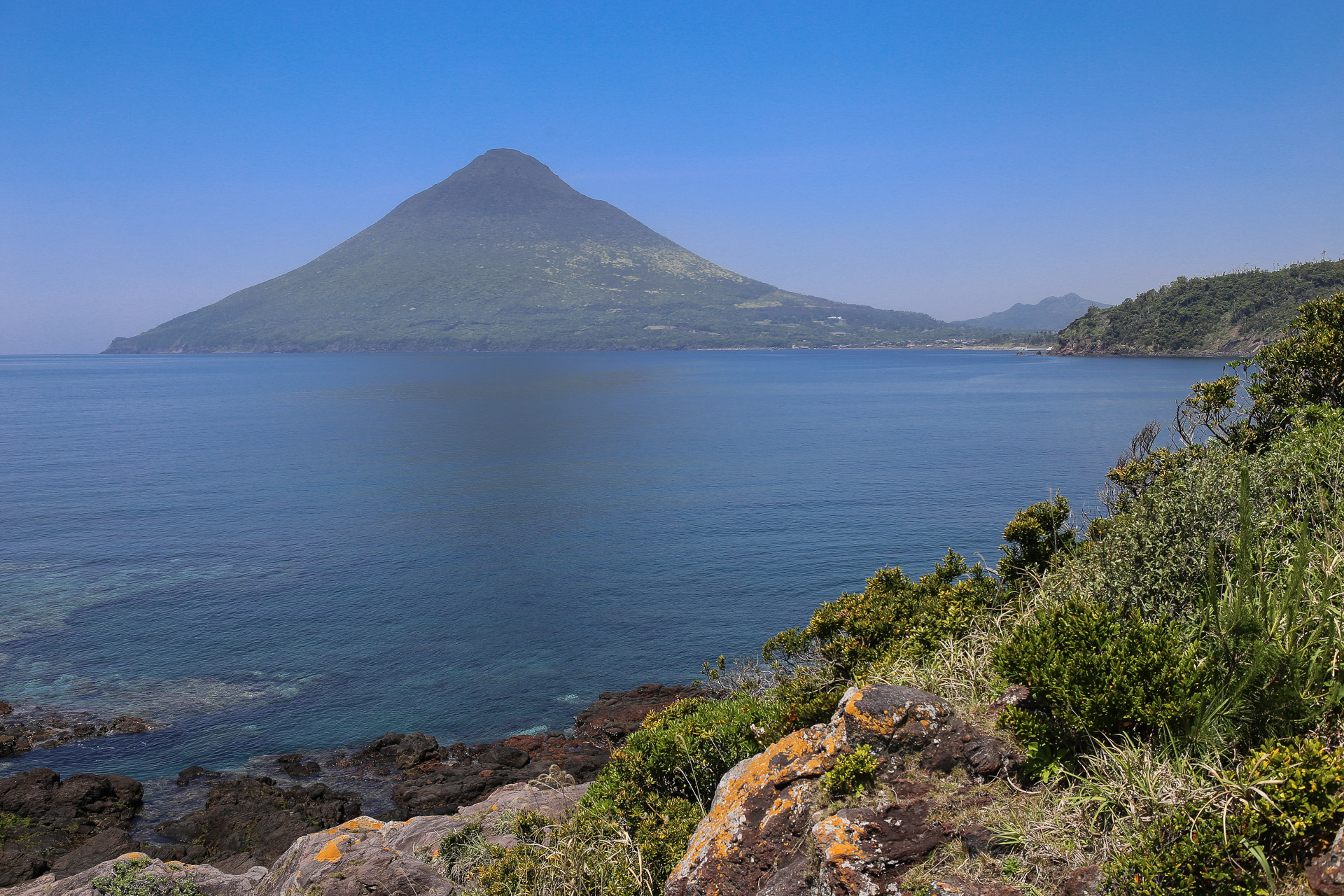 Le Kaimon Dake depuis le cap Nagasaki Bana