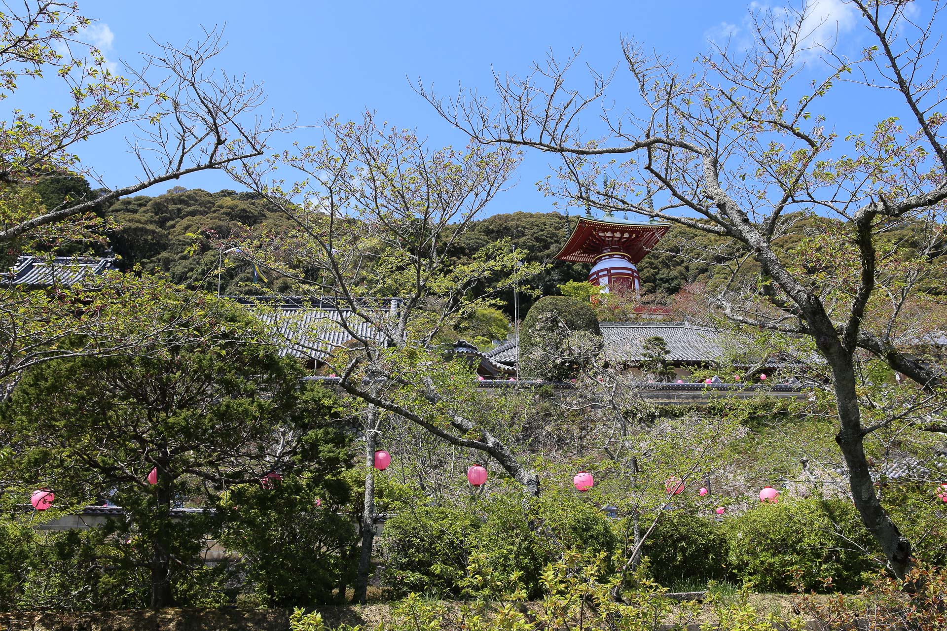 A la base de Yakuo-ji