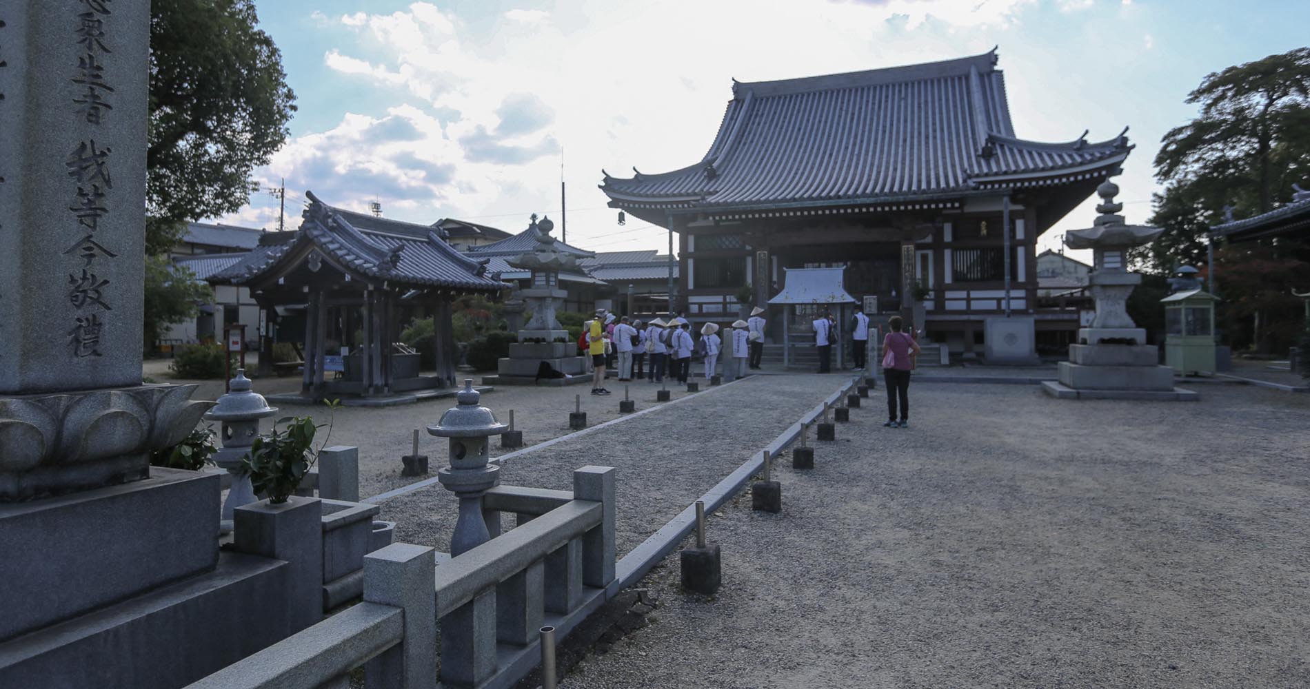 Pèlerins devant le temple principal