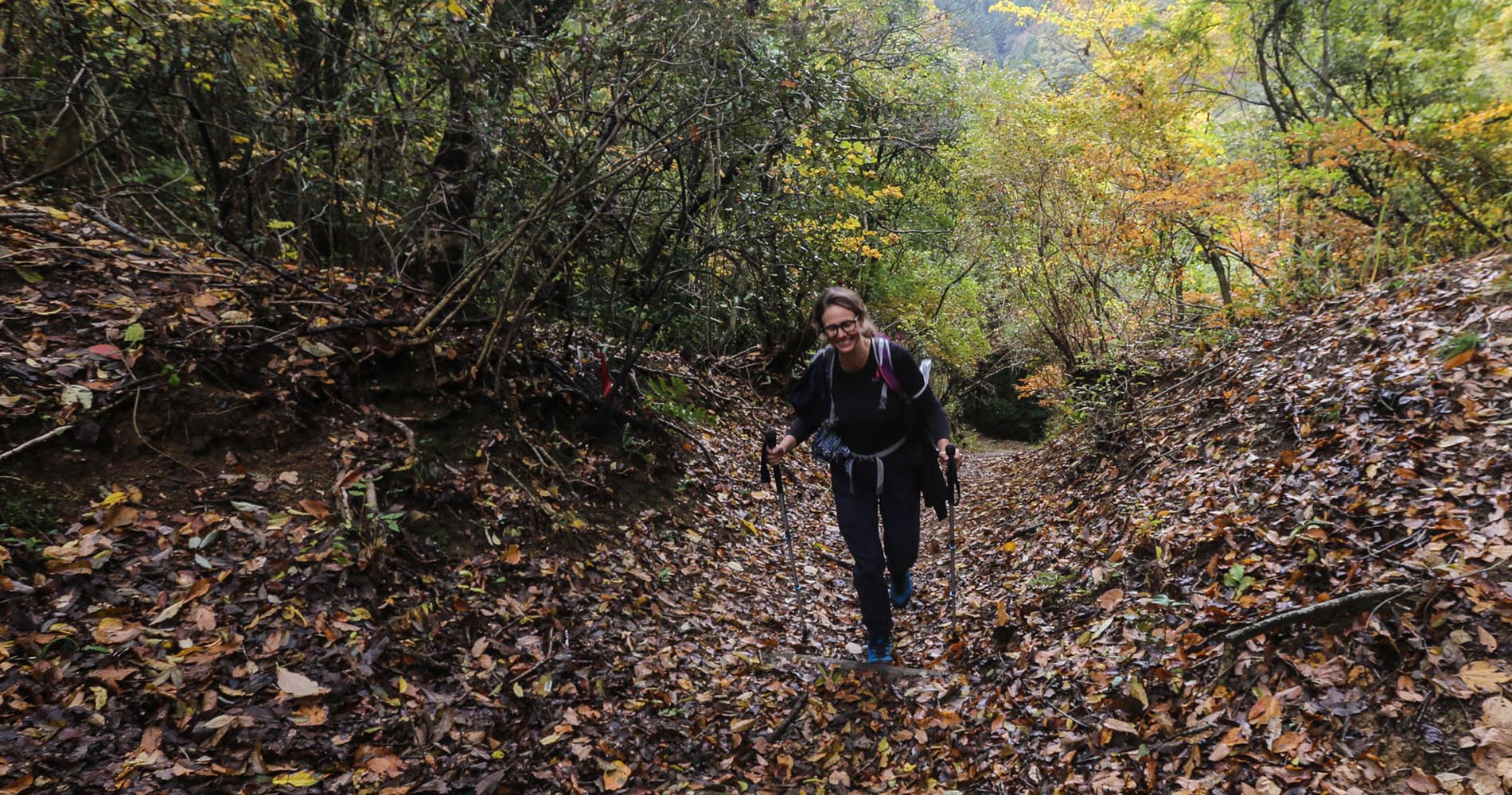 Samantha en plein effort avant le col