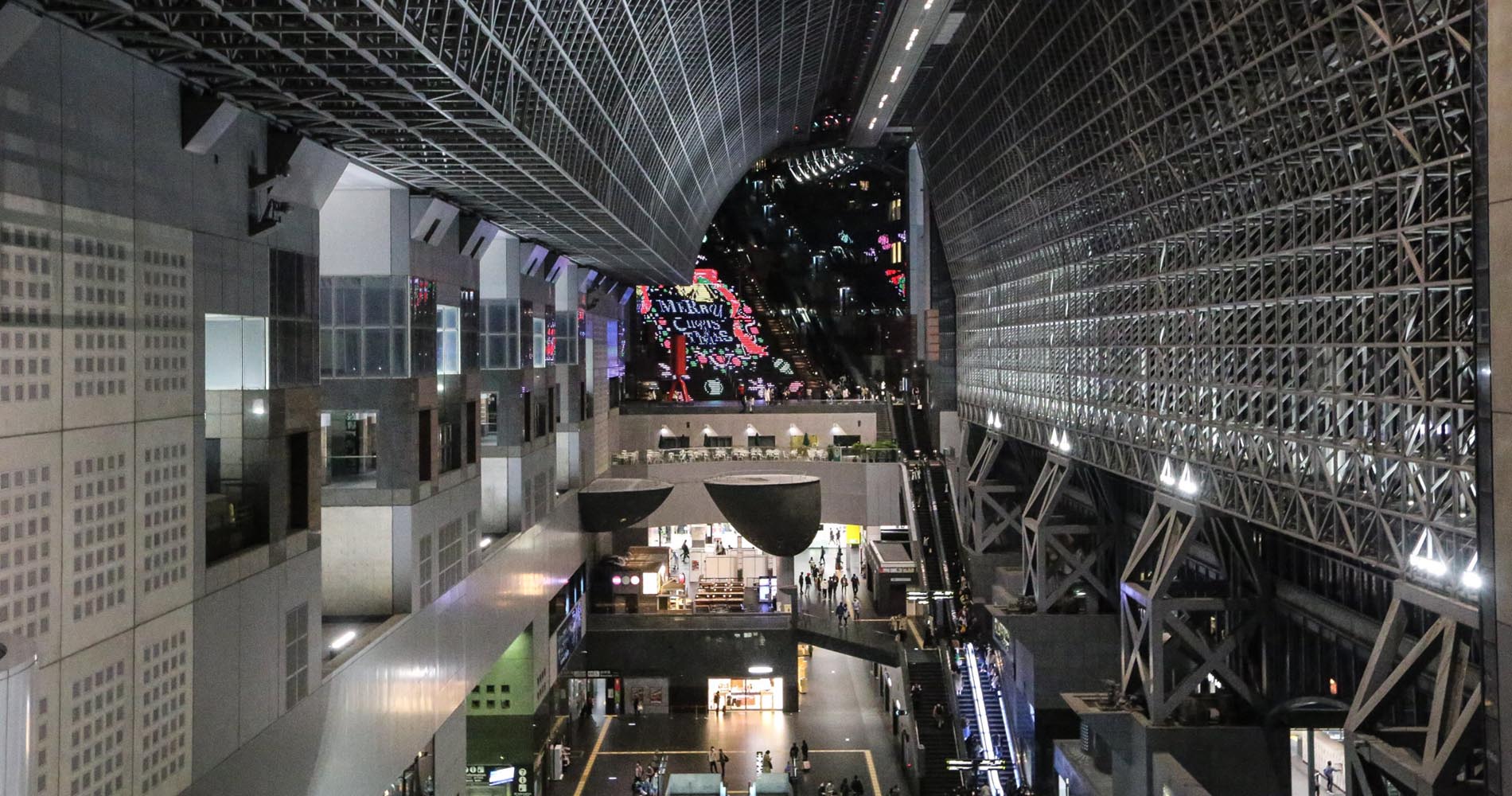 Atrium de la gare de Kyoto