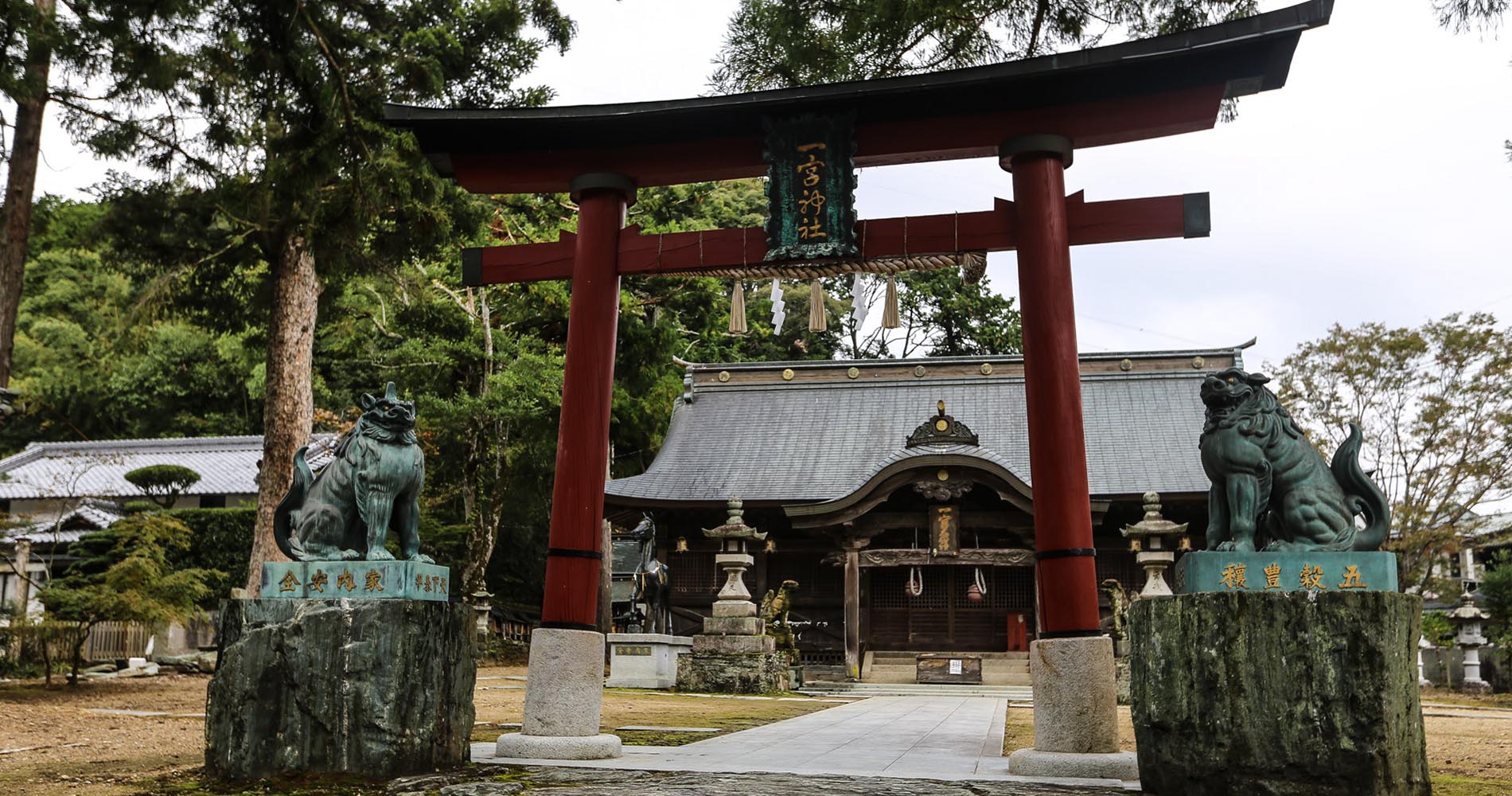 Le Tori qui marque l’entrée de Ichinomiya-Jinja