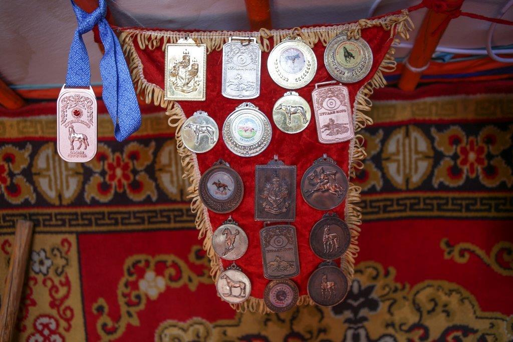 medailles concours dressage chevaux mongolie Altaï