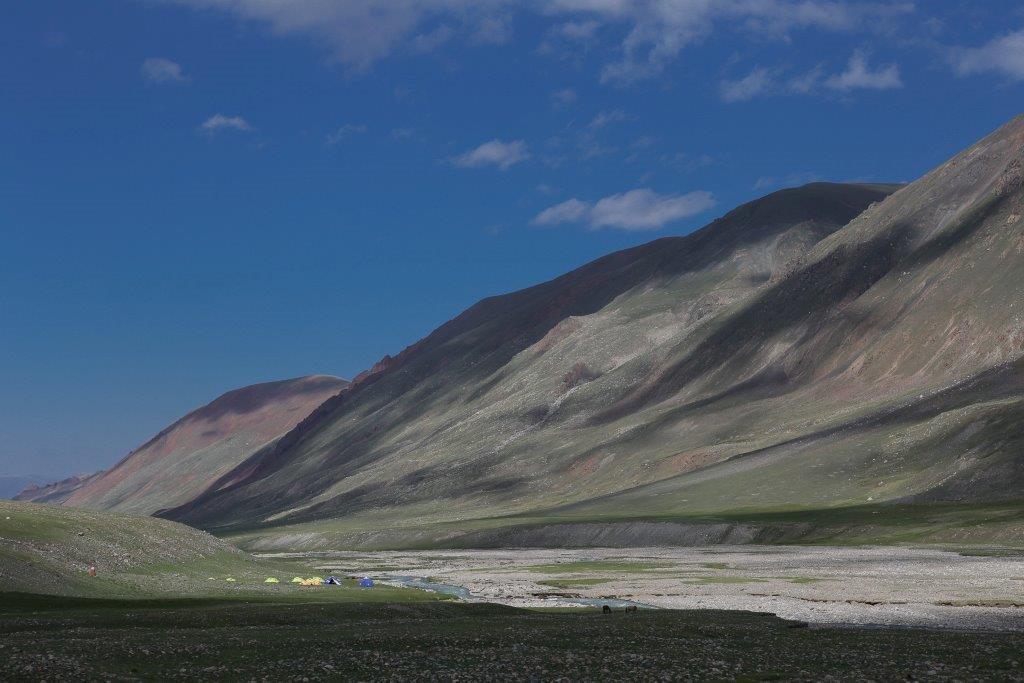 En remontant le long de la rivière Kharkhiraa