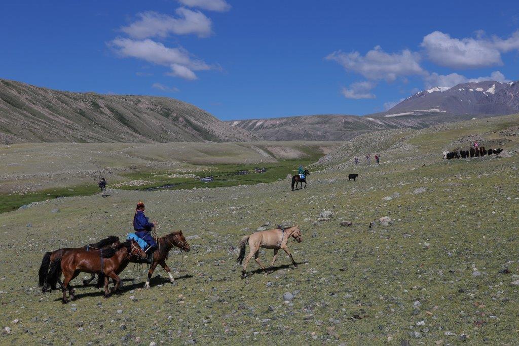 En remontant le long de la rivière Kharkhiraa