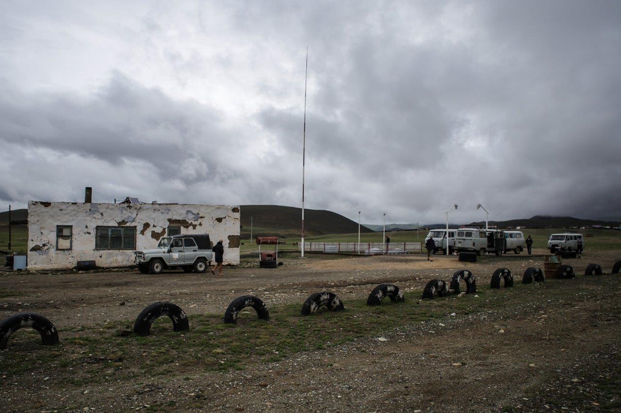 Station essence route pour le Tavan Bogd