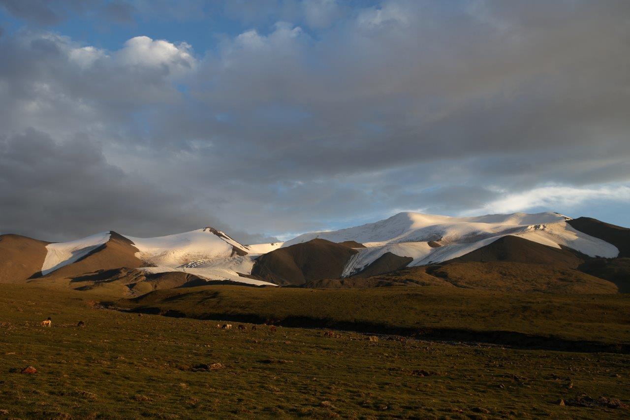 Coucher soleil massif tsambagarav