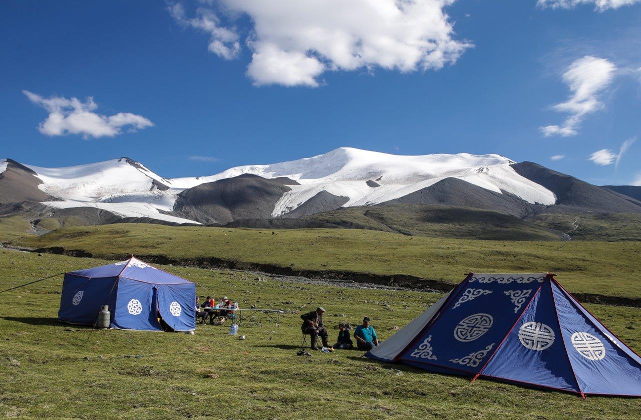 camp près des yourtes massif Tsambagarav 