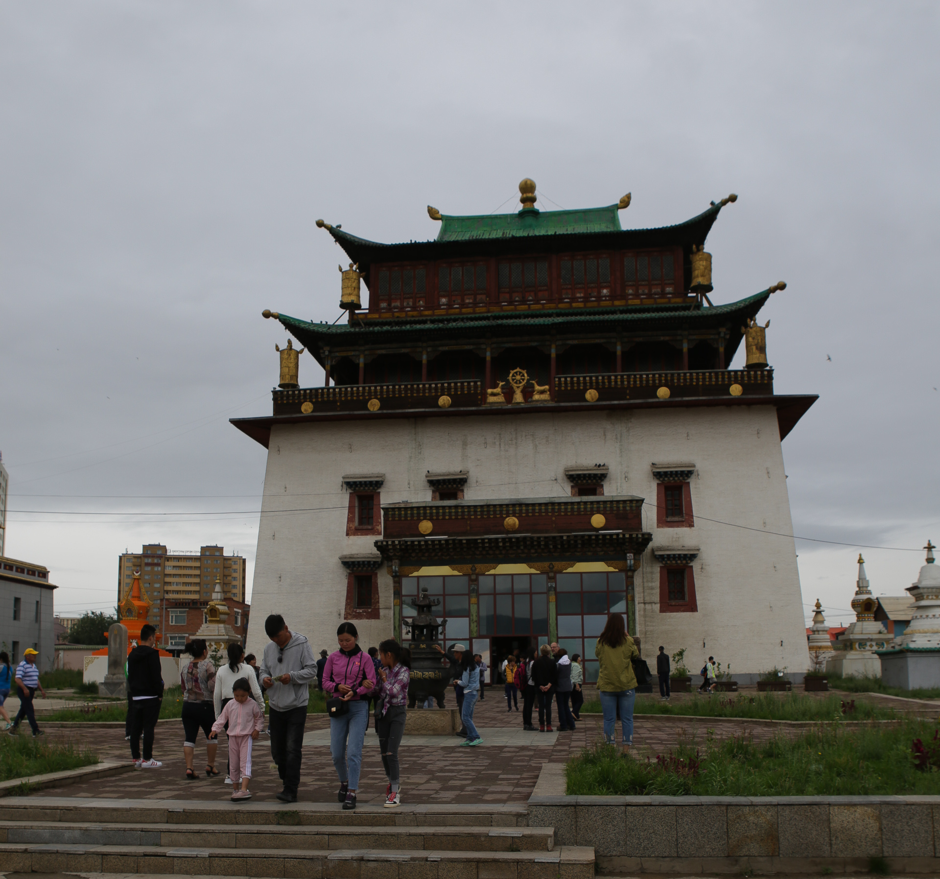 Le temple de Mejid Janraïseg dans l’enceinte de Ganden