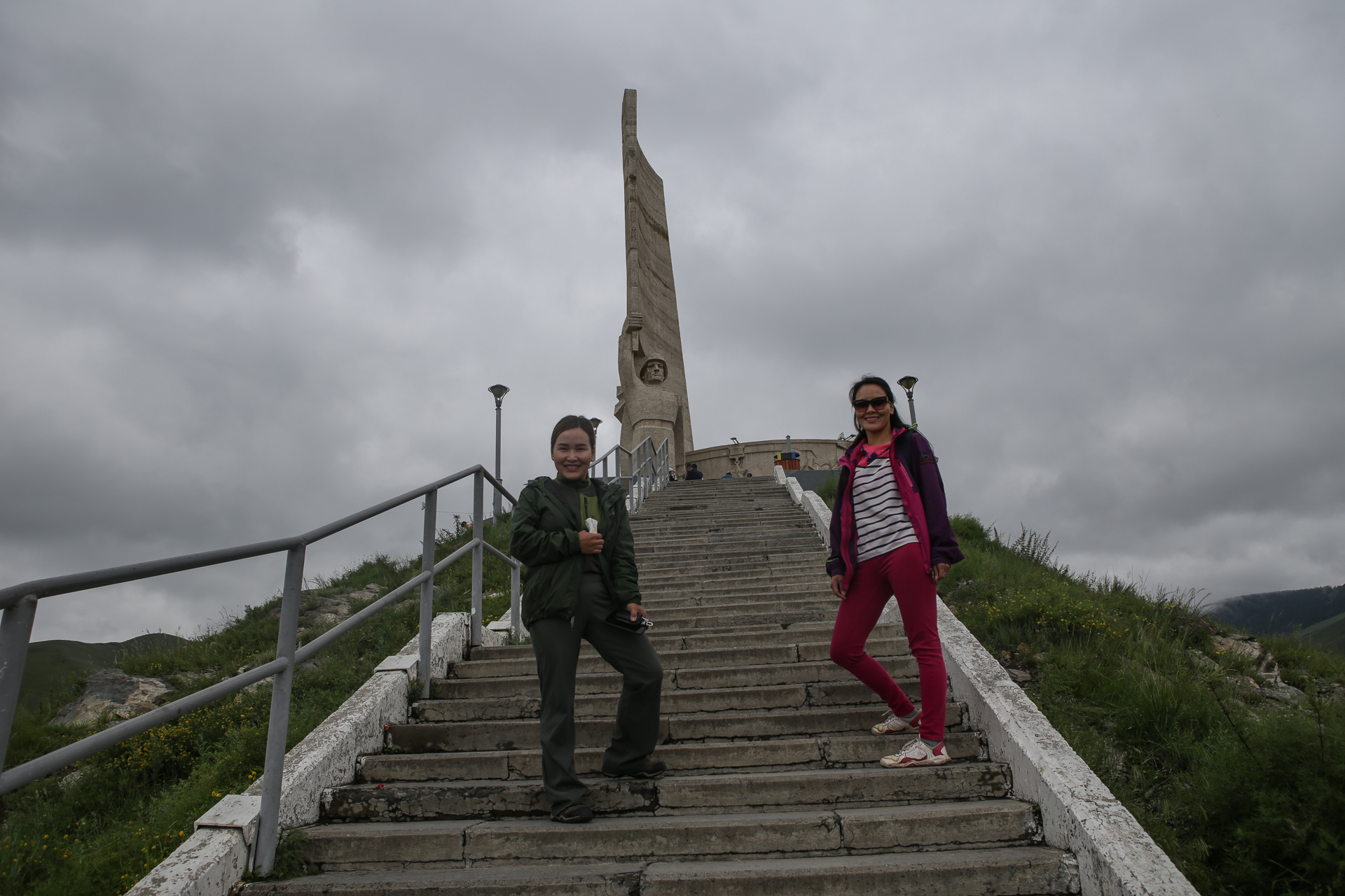 Accompagné d’une charmante « chauffeur » et de Naraa, la guide que nous avons eus dans la capitale, montée sur la colline de Zaisan