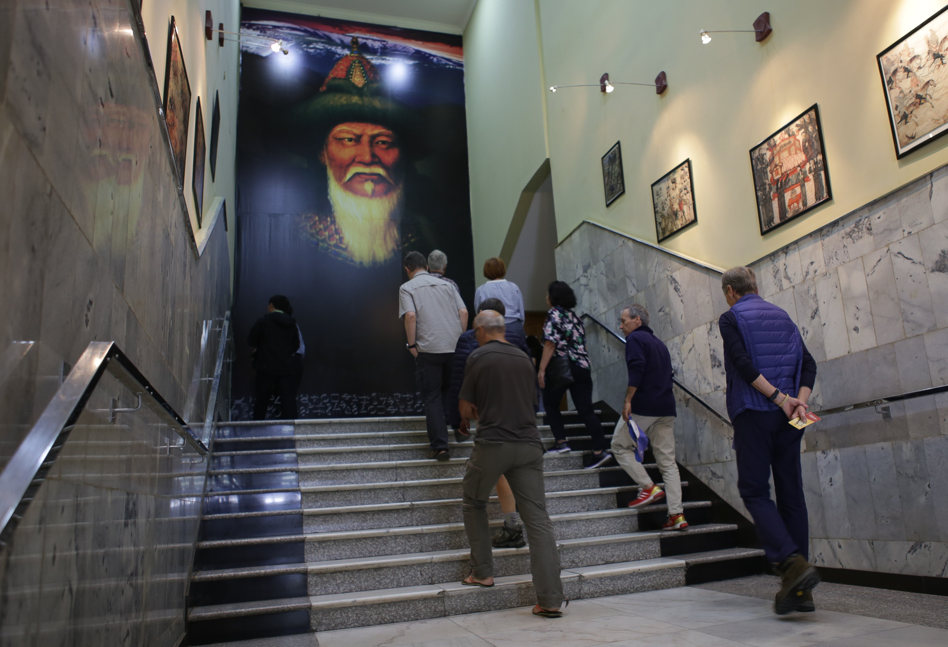 Dans la montée vers la salle consacrée à Gengis Khan