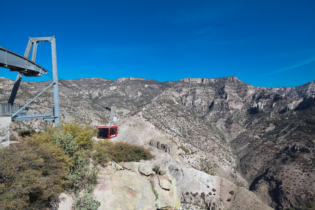 Le téléphérique remonte sur le plateau - Barrancas del Cobre et Creel