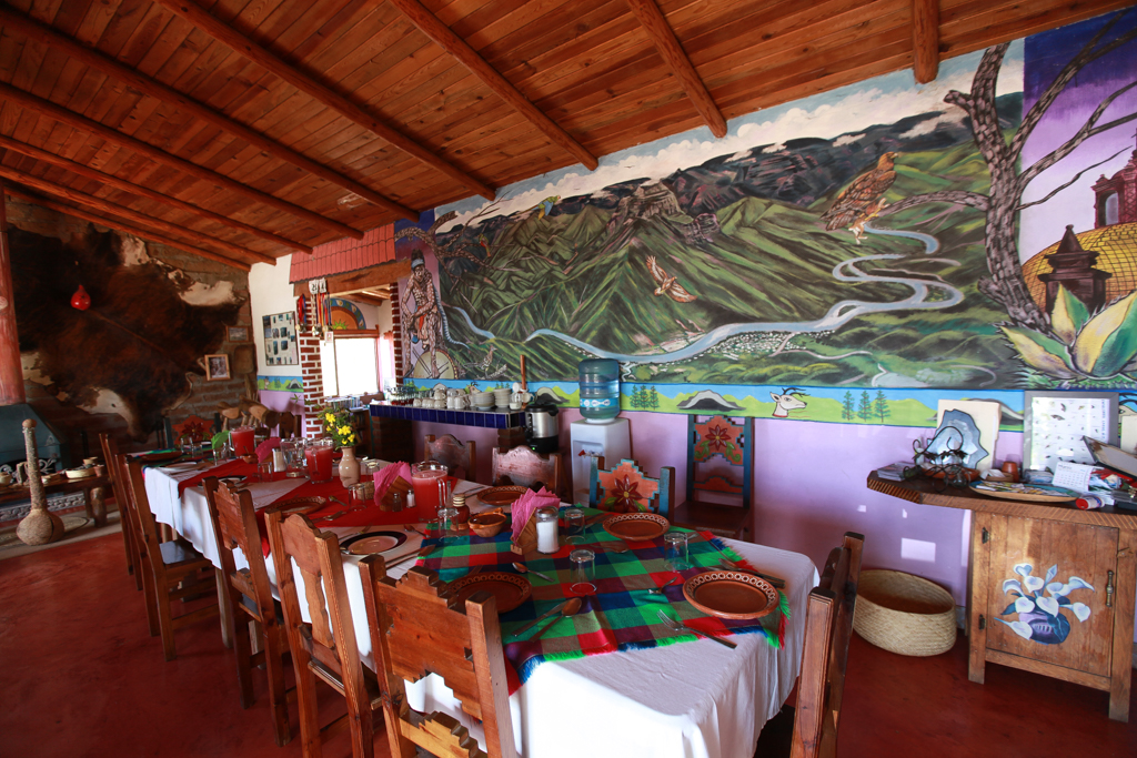 Le décor dans tout le lodge est superbe et la nourriture abondante et goûteuse - El Chepe et Canyon Urique