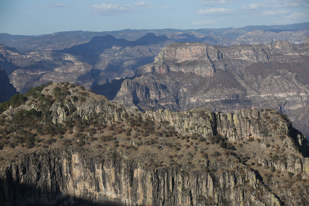 Toute la région est truffée de canyons, creusés dans la roche volcanique de la sierra, vieille de 25 millions d’années - El Chepe et Canyon Urique