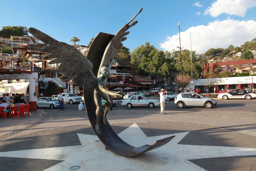 Sculpture sur le petit port de Valle de Bravo - Volcan de Toluca et Valle de Bravo