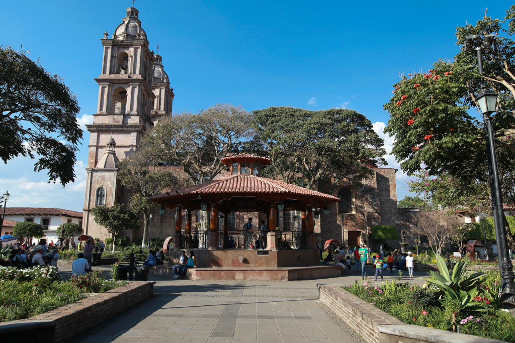 Place principale de Valle de Bravo - Volcan de Toluca et Valle de Bravo