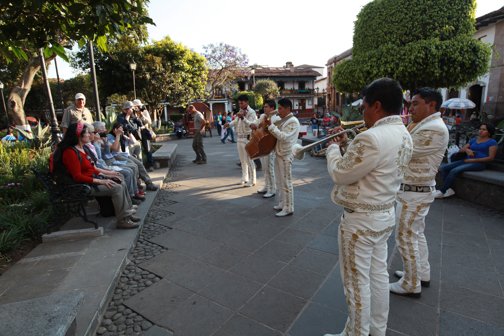 Un groupe de mariachis donne l’aubade aux femmes de notre groupe - Volcan de Toluca et Valle de Bravo