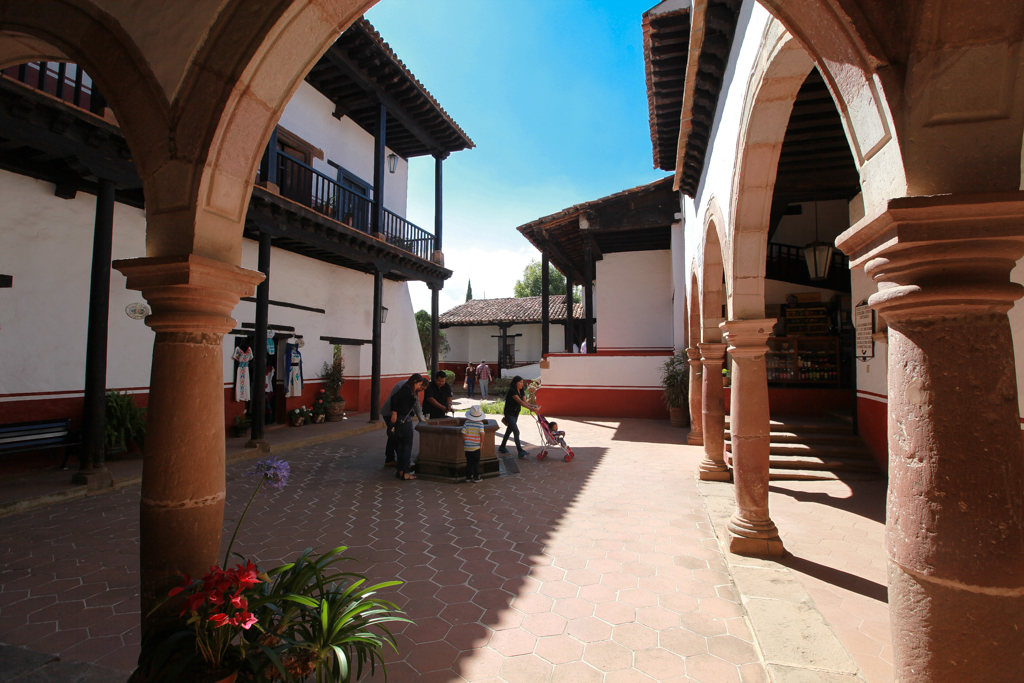La Casa de los Once Patios était un hôpital, construit par Vasco de Quiroga. Les bâtiments sont reconvertis en échoppe pour artisanat - Patzcuaro et Isla Yunuen