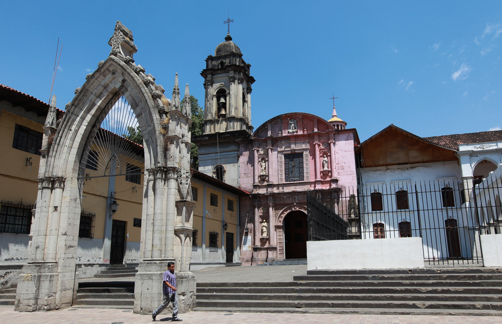 L’église de St François sur la place des Martyrs - Tzararacua et Angahuan