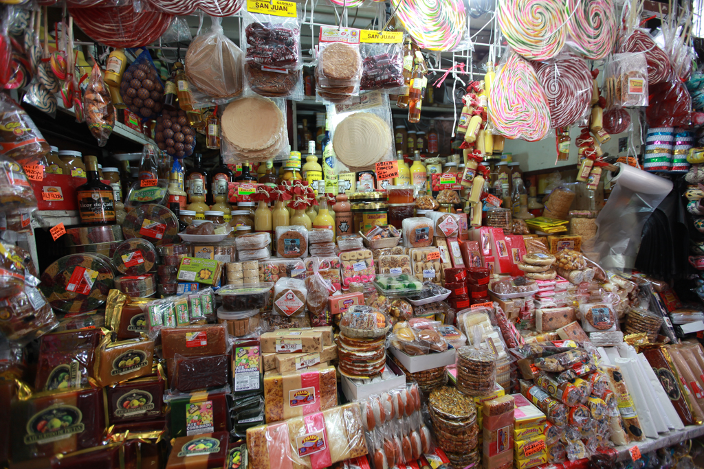 Le Mercado de Dulces, un marché rempli de confiseries, dont les fameux « ates de fruta » (cuirs de fruits) - Morelia