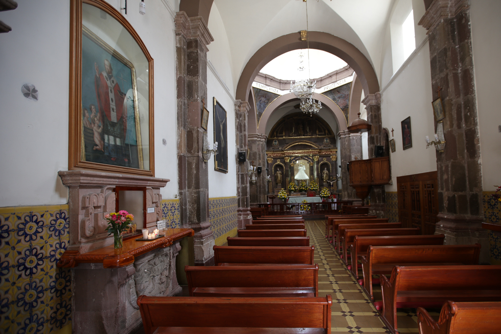 Une sculpture de la Virgen de la Soledad dans l’église de Nuestra Senora de la Salud - San Miguel de Allende