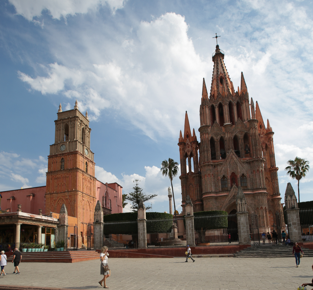Dernier regard sur les deux églises de la Plaza Principal - San Miguel de Allende