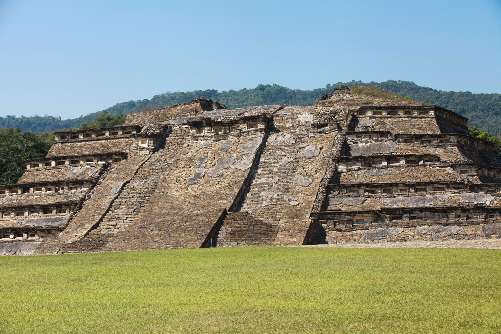 L’une des quatre pyramides du Grupo del Arroyo - El Tajin