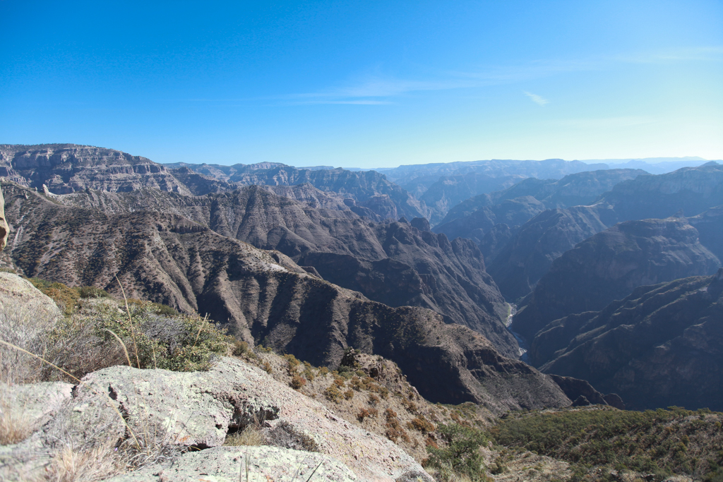 La partie inférieure du canyon, il reste encore 1400 de dénivellation pour atteindre le fond ! - Barrancas del Cobre et Creel