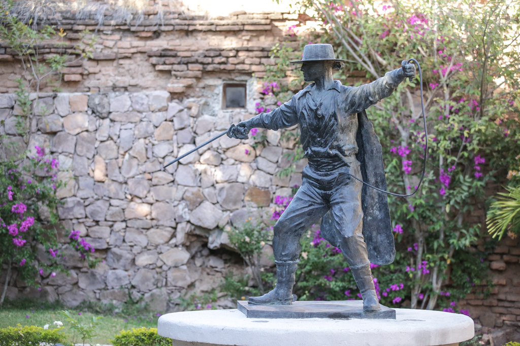 Une sculpture de Zorro, la légende locale - El Fuerte