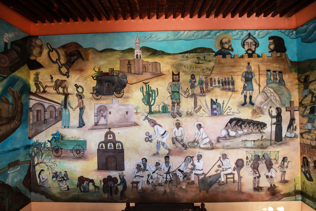 Grande peinture murale à l’intérieur du Palacio Municipal - El Fuerte