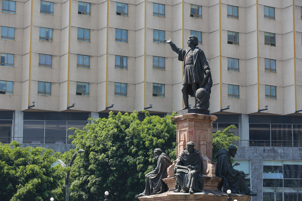 La statue de Christophe Colomb, sur le Paseo de la Reforma - Mexico
