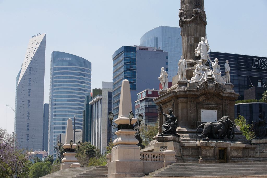 Au pied du monument de l’indépendance, quelques uns des héros de cette époque : Vincente Guerrero, Miguel Hidalgo et Jose Maria Morelos - Mexico