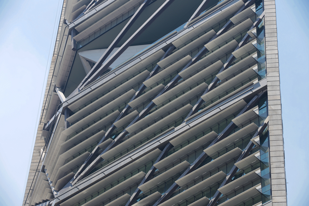 Un nouveau building à l’architecture particulièrement réussie, situé à côté de la Torre Mayor, le plus haut building de Mexico (285 m) - Mexico