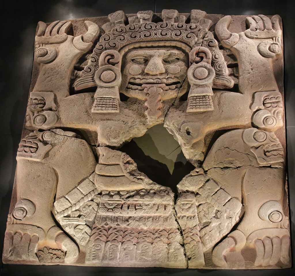 Le Monolithe de Tlaltecuhtli, le dieu de la Terre, ici sous son apparence de femme accroupie - Centre historique de Mexico