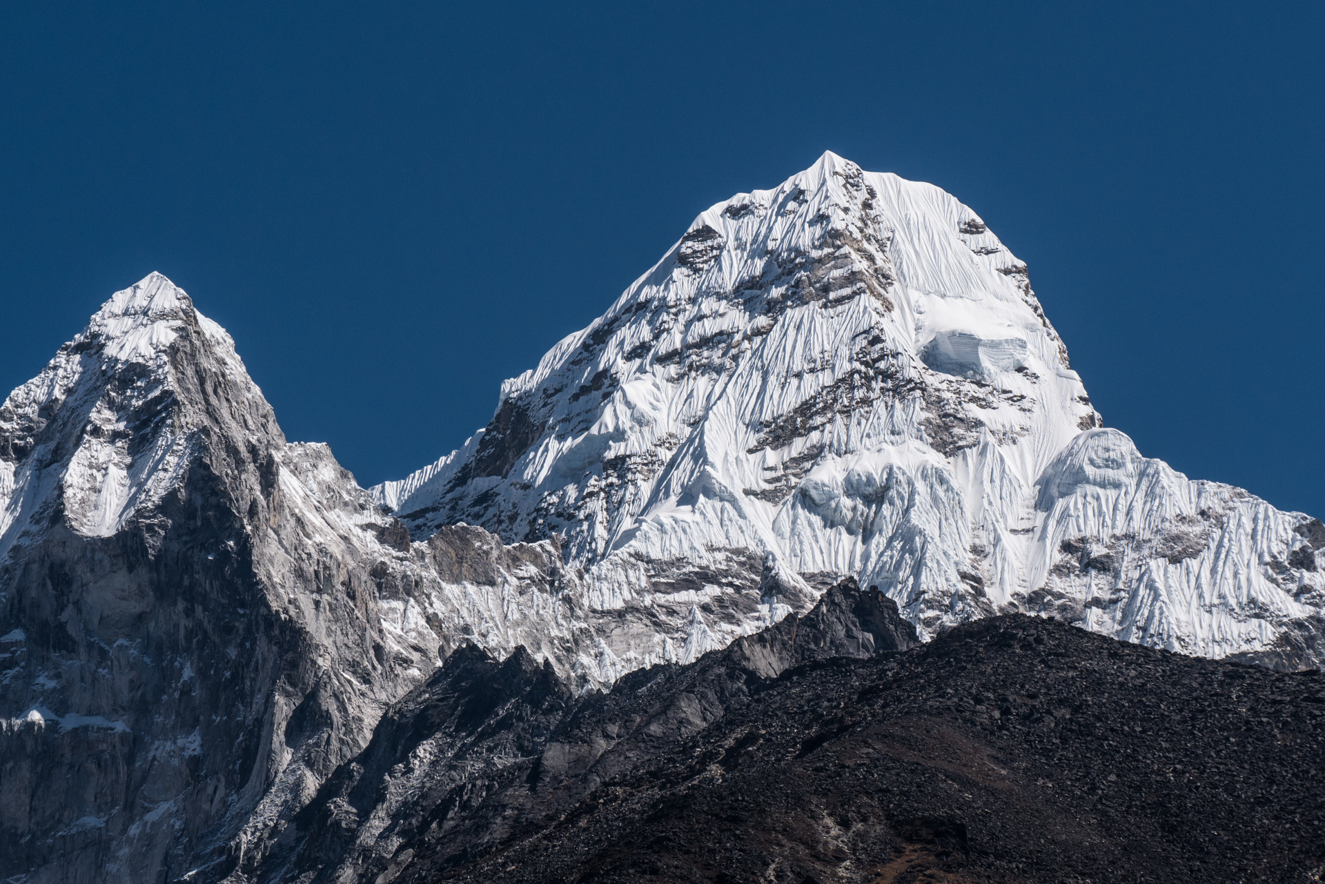 Un des nombreux sommets - De Tengboche à Dingboche