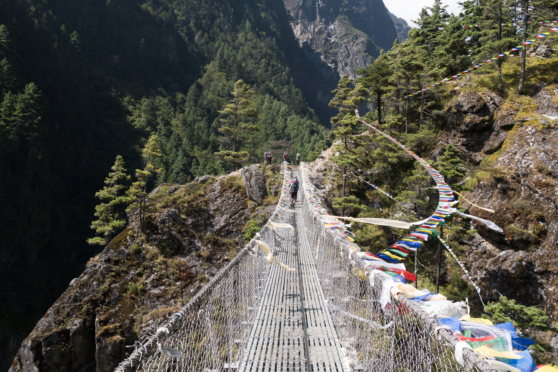 Le pont avant la montée sur Namche - De Phakding à Namche Bazar