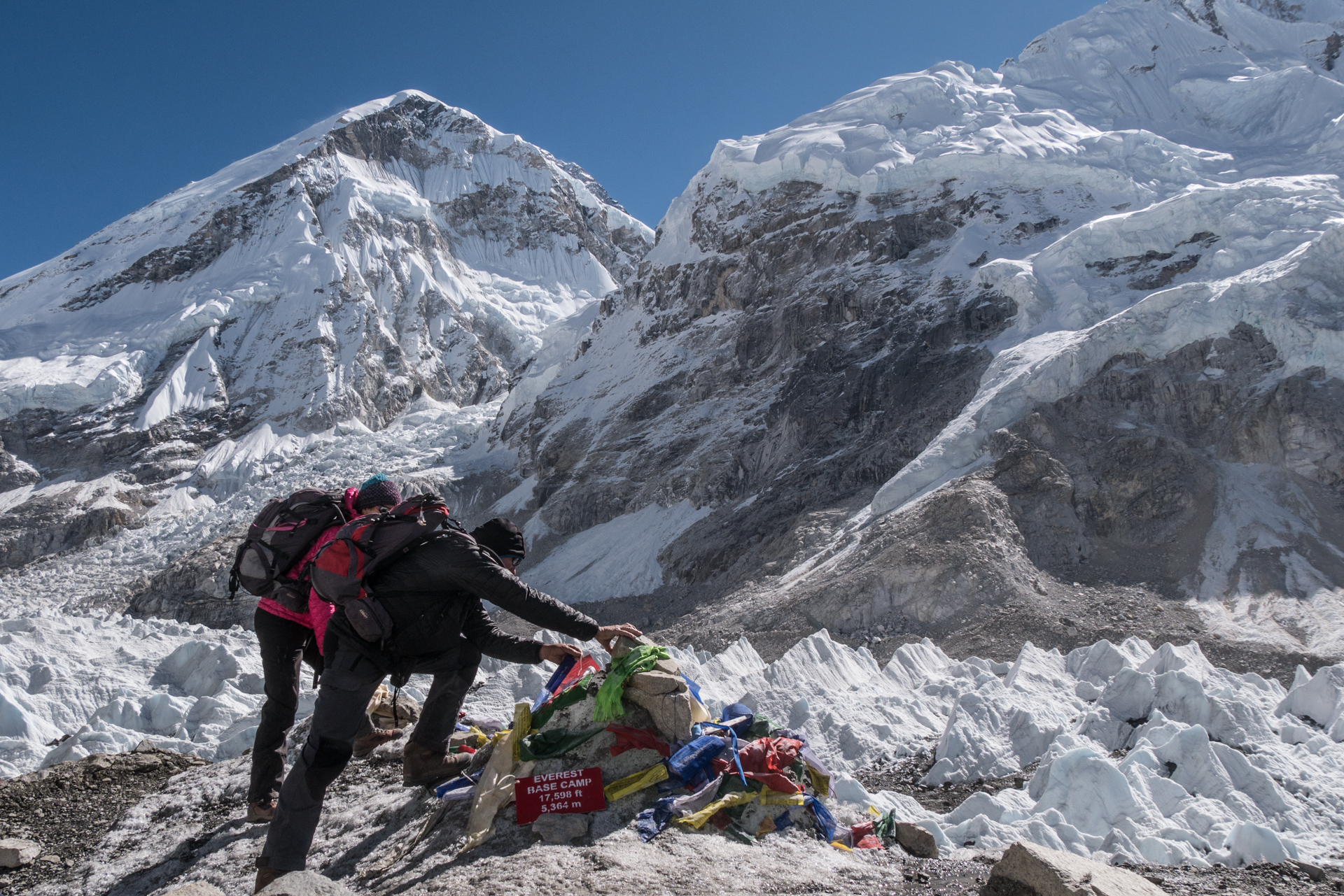 La plaque indiquant que c'est bien là - Camp de base de l’Everest  A/R, retour à Lobuche