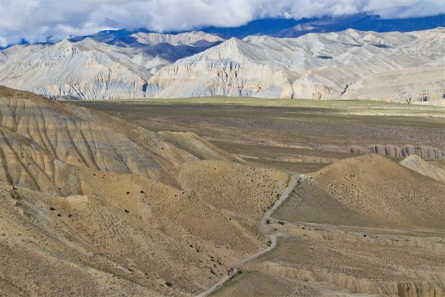 Nos chevaux semblent minuscules sur le chemin