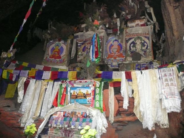 Chorten à l’intérieur de la grotte