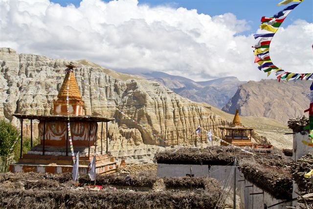 Chorten depuis le toit du lodge de Tsarang