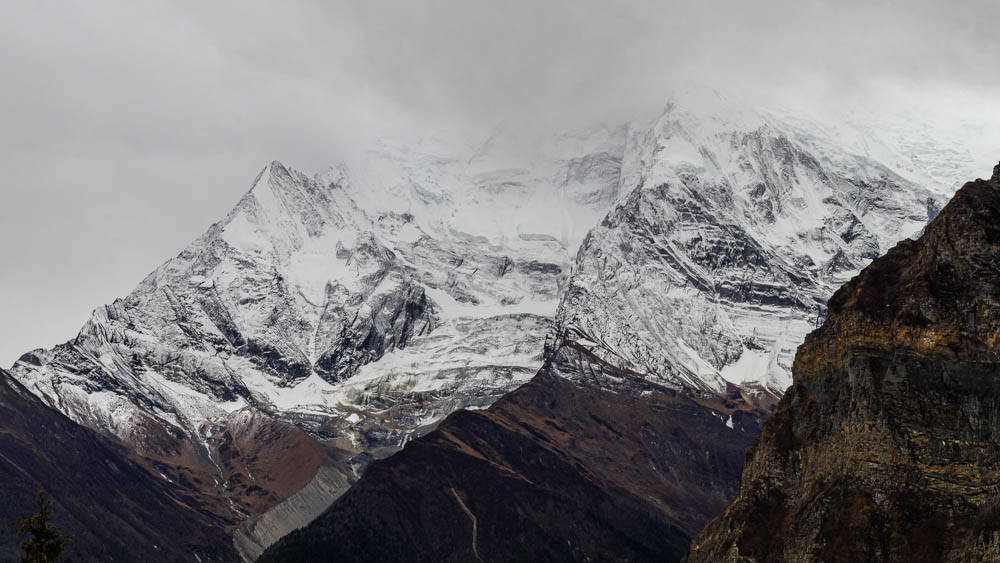 La vue reste une invitation à l'imaginaire - De Dukhure à Ngawal
