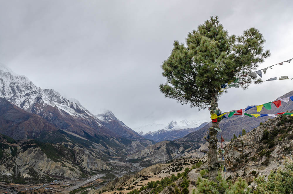 Vue sur la vallée - De Dukhure à Ngawal