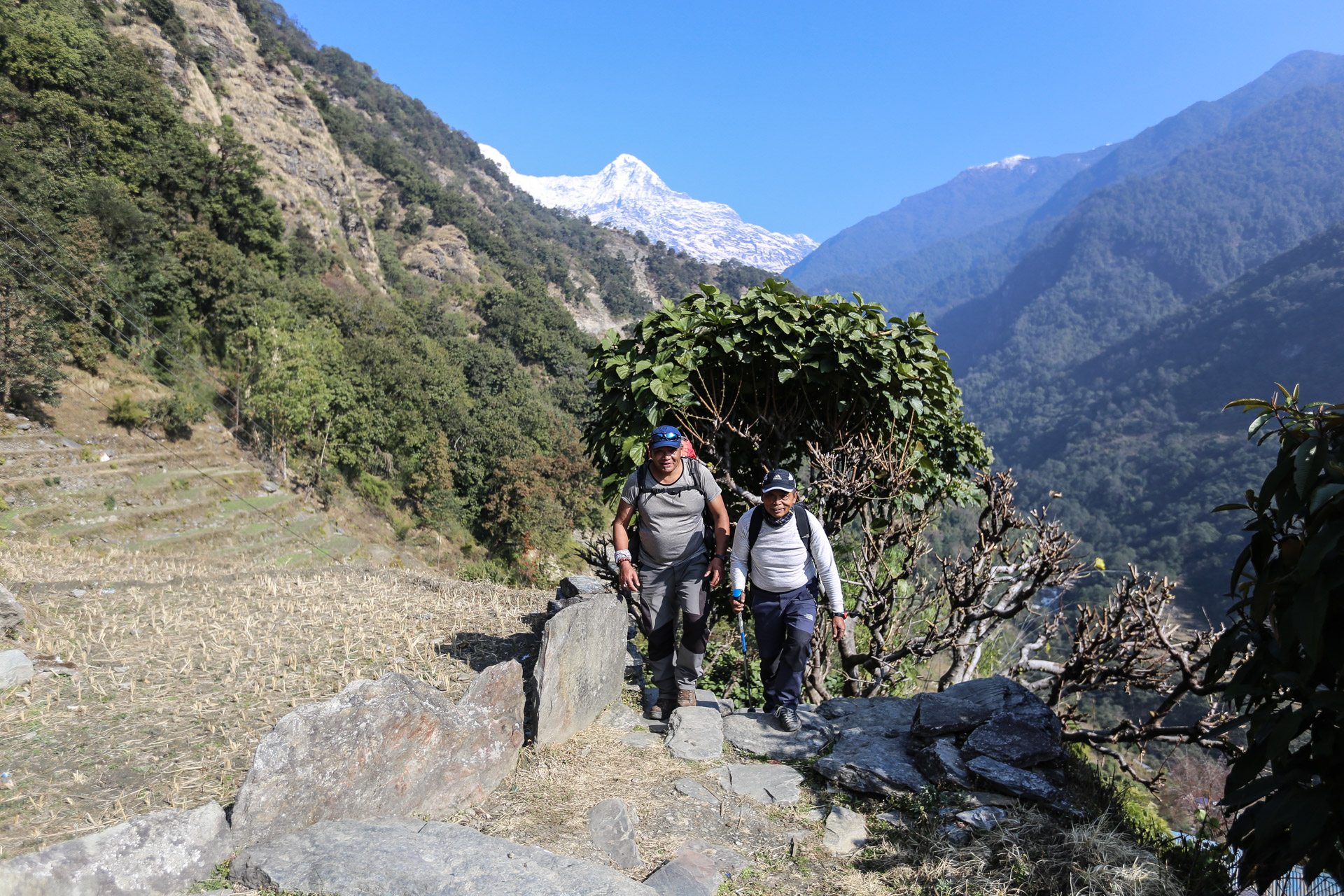 Nara et Kumar, deux de nos sirdars de Yeti Adventure, nous accompagnent