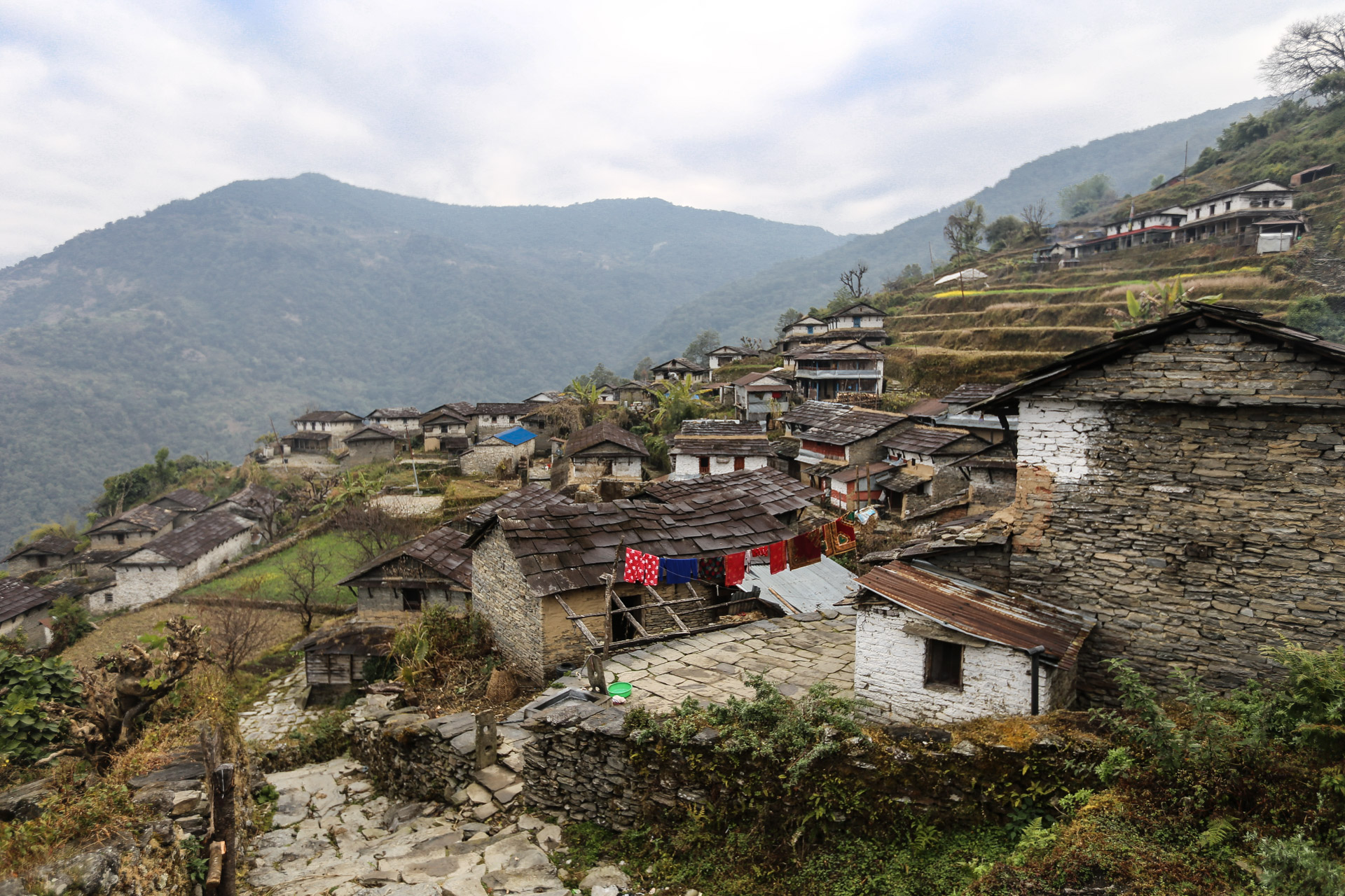 Traversée du village de Tanchok, quasiment déserté !