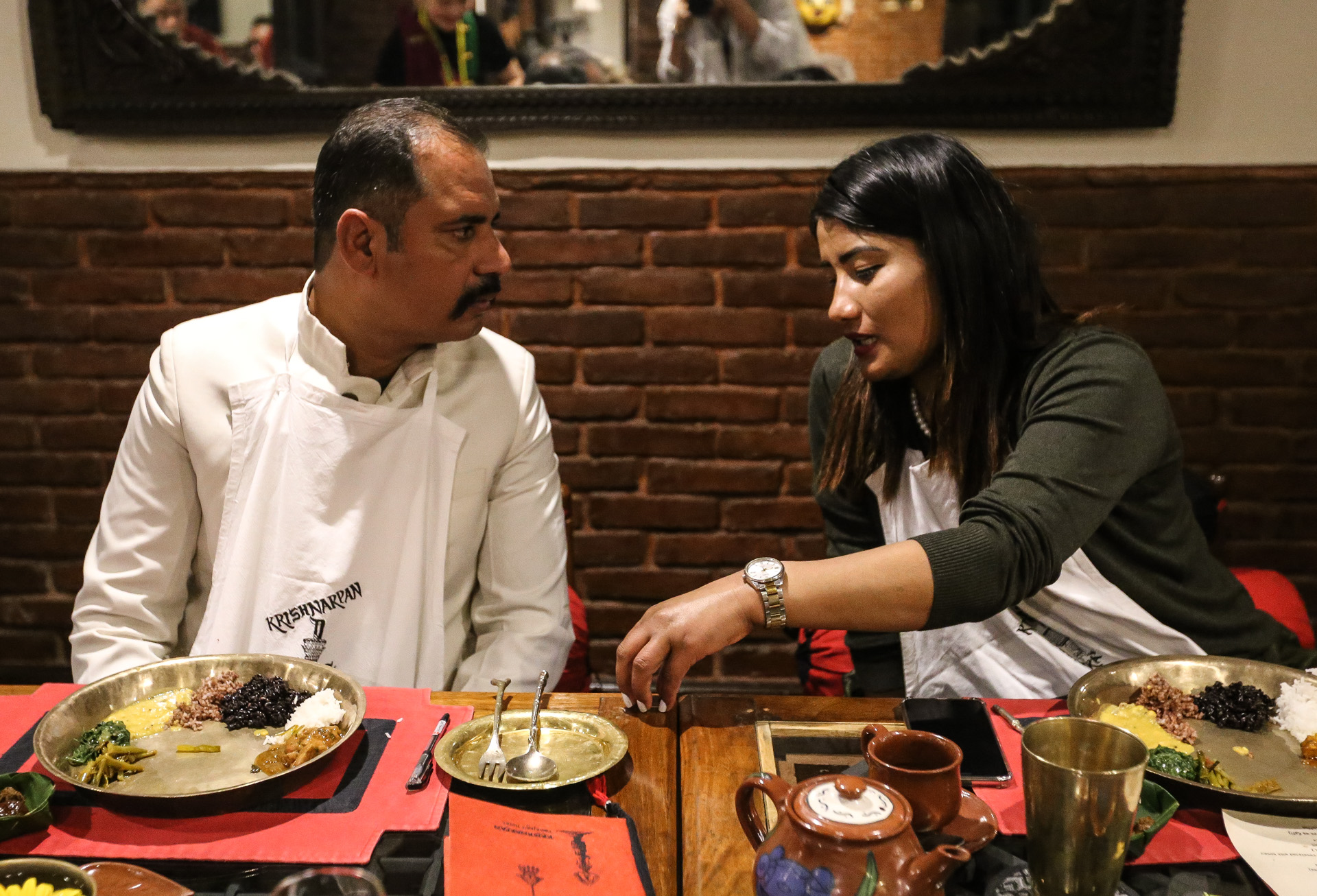 Devendra, l’un de nos guides en Inde, avec Dolma, une népalaise summiteuse à l’Everest