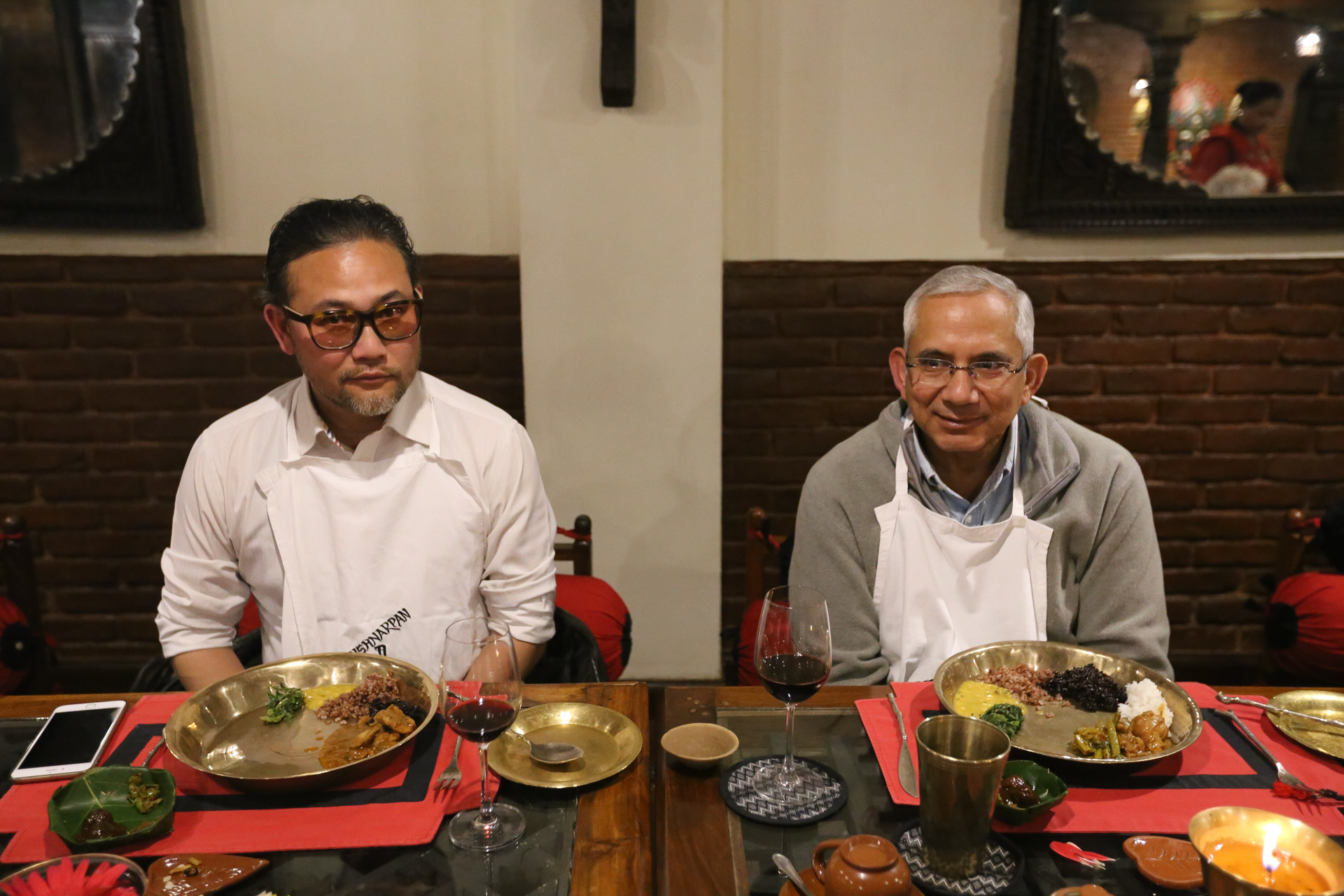 Sujit, notre bras droit au Népal, avec Raviv Kaul venant de Artou, Inde