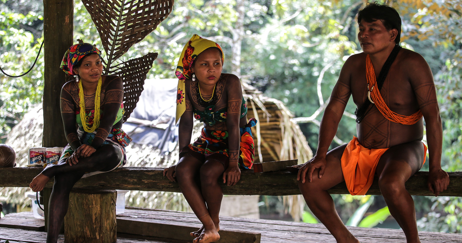 Les Embera s’enduisent d’une encre végétale. Ce tatouage tient 8 jours