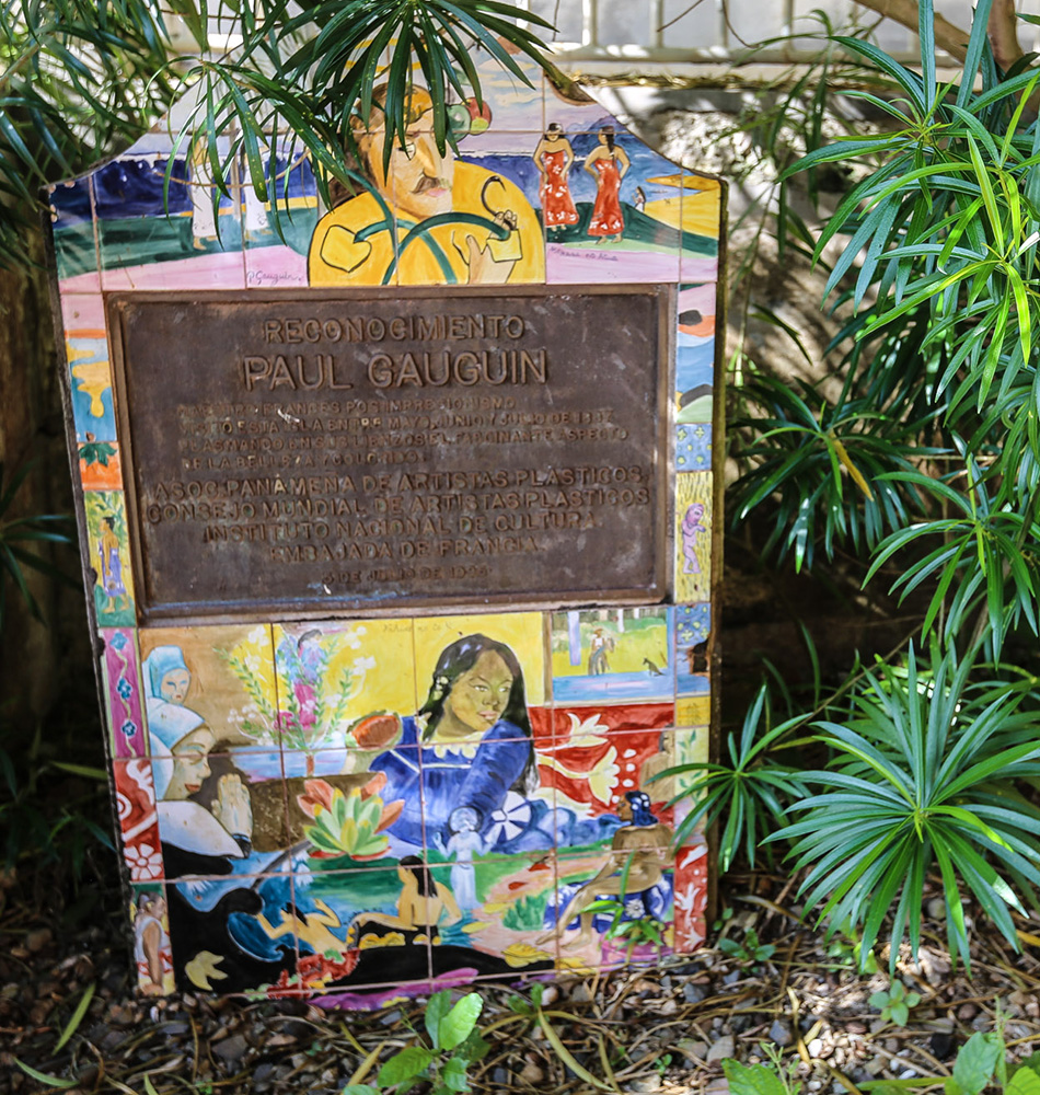 Une plaque commémorative concernant Gauguin